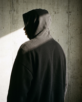 Hoodie Oversize — Noir — porté